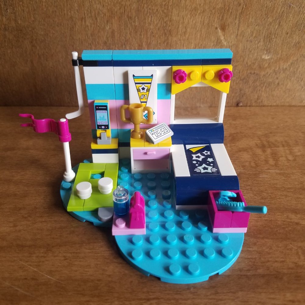 Stephanie's Bedroom Lego Set - Picture 4 of 9